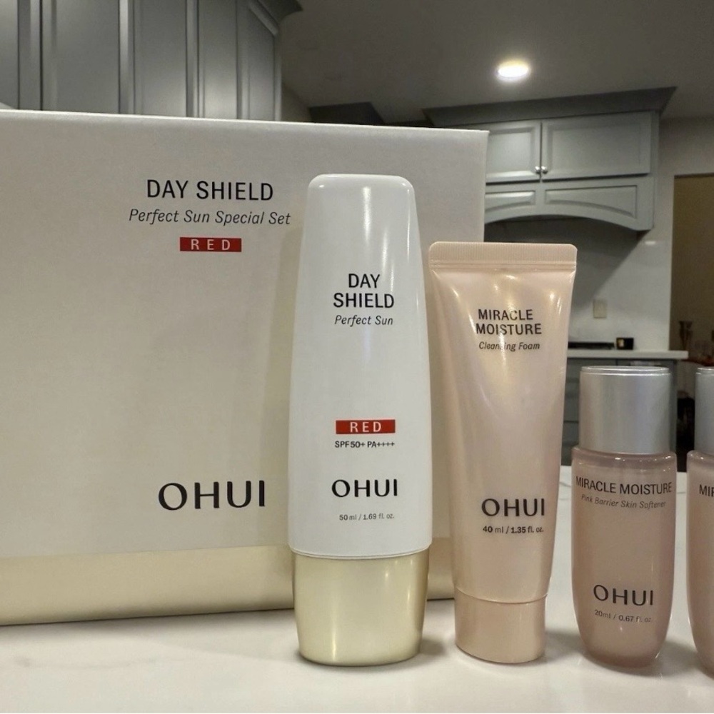 OHUI DAY SHIELD Perfect Sun 4pc
Special Set SPF 50+/PA++++ K-
Beauty